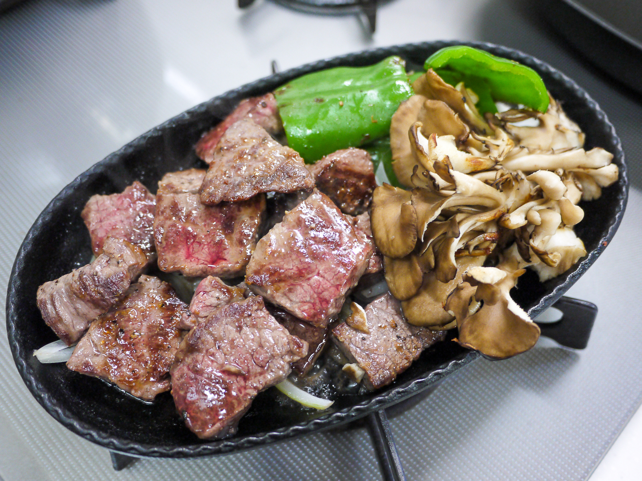 玉ねぎがポイント 和風なコロコロステーキ チャルメラしょうゆ生姜で味変 Sake To Ryouri Powered By ライブドアブログ