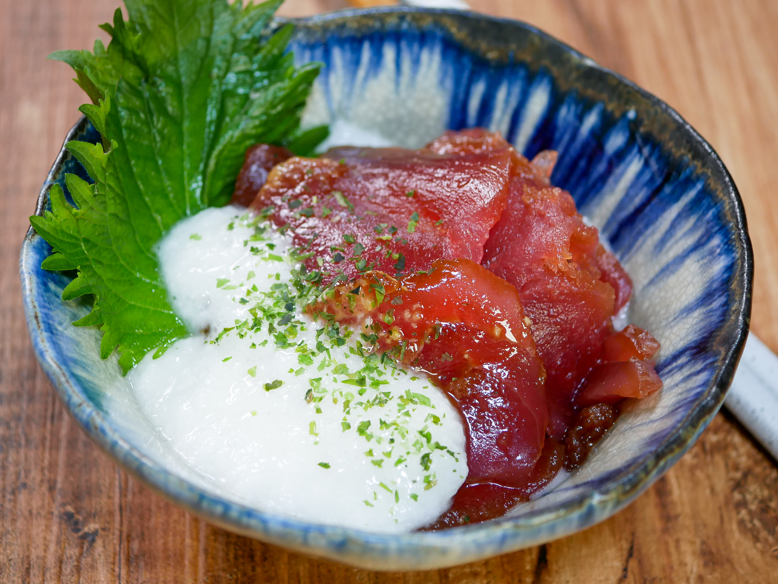 漬け込んで身を締めて食べる「マグロの漬け山かけ」&「鰻の白焼きは