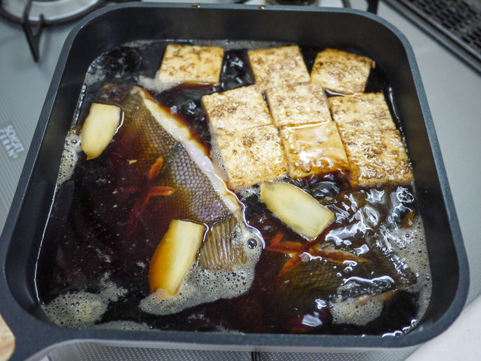 カレイと焼き豆腐の煮付け7