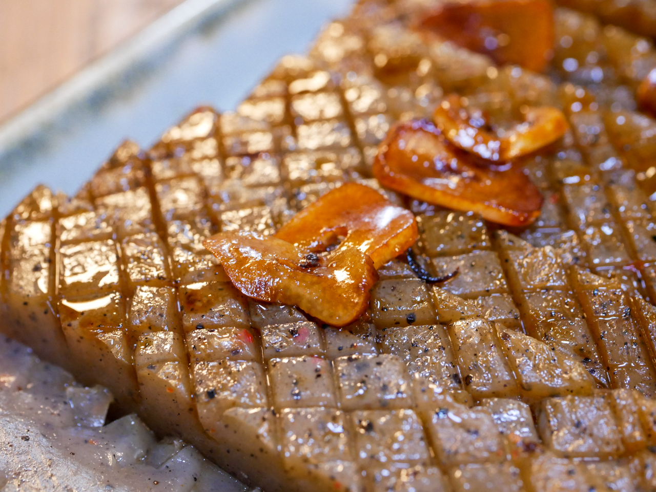 こんにゃくのガーリックバター醤油ステーキ 日曜日の夜は市場のお惣菜が安くて美味しい Sake To Ryouri Powered By ライブドアブログ