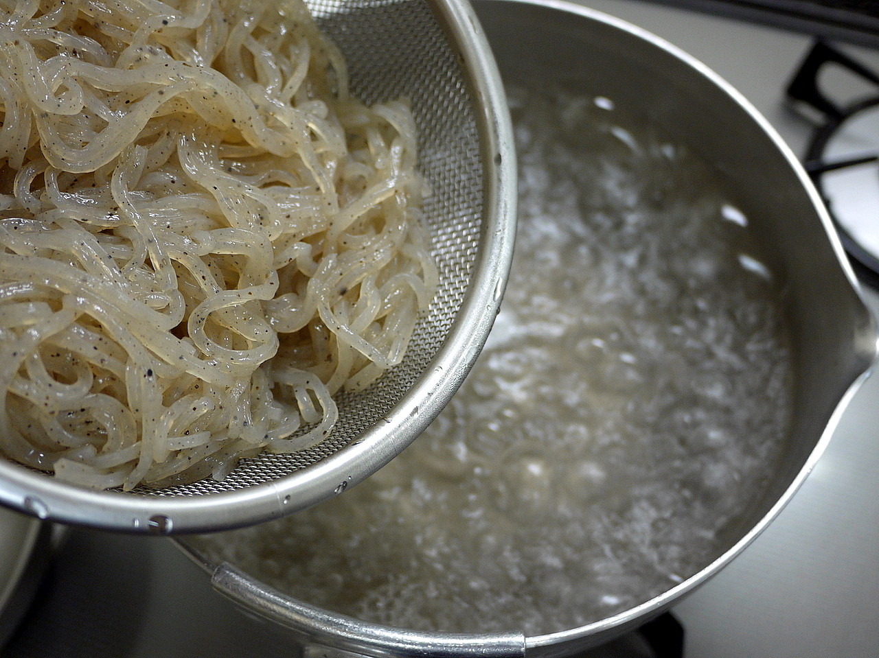 めっちゃシンプル 糸こんにゃくのピリ辛炒め 新しい包丁は Globalの菜切り包丁 Sake To Ryouri Powered By ライブドアブログ めっちゃシンプル 糸こんにゃくのピリ辛炒め 新しい包丁は Globalの菜切り包丁 Sake To Ryouri Powered By ライブドアブログ