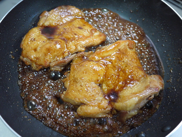 皮面はカリッと焼いて「鶏の照り焼き」13のコピー