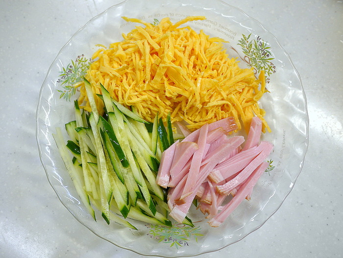 ワンカップ冷やし中華5のコピー