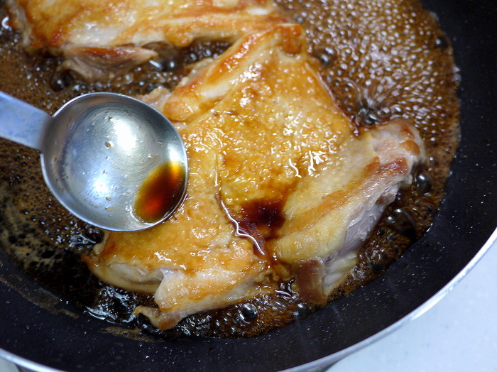 皮面はカリッと焼いて「鶏の照り焼き」12のコピー