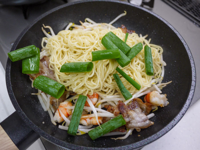 市場で買った麺で焼きラーメン8-2