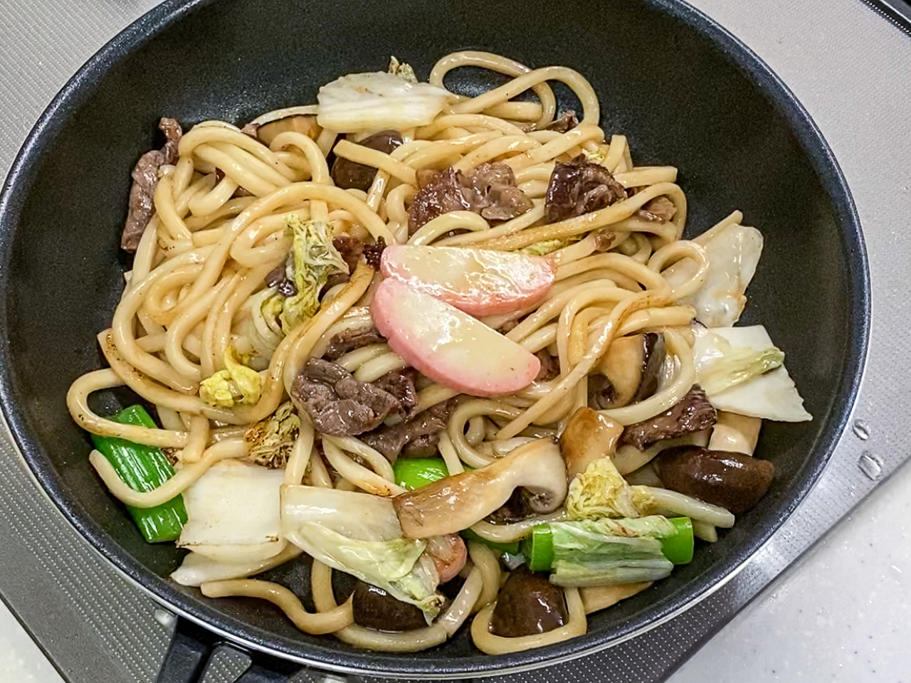 写真がガヤガヤしてますが すき焼きの残り具材で醤油焼うどん もはやプリンの域を超えている 北海道プリン Sake To Ryouri Powered By ライブドアブログ