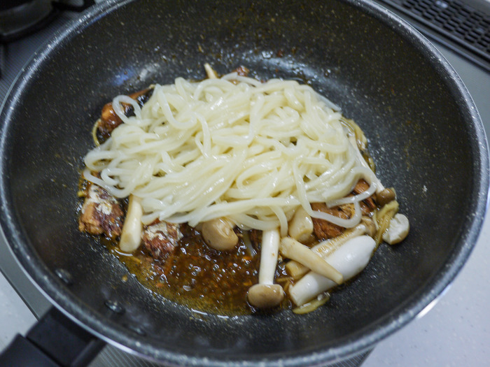 秋刀魚の缶詰で焼きうどん12