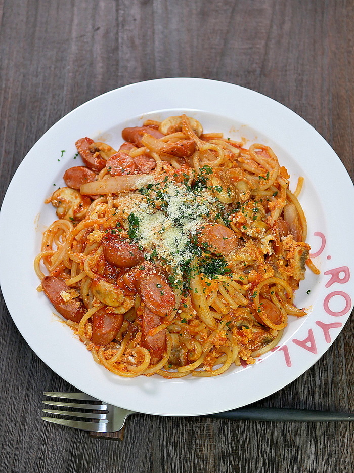 三種の旨味のトマトソースナポリタン(縦)