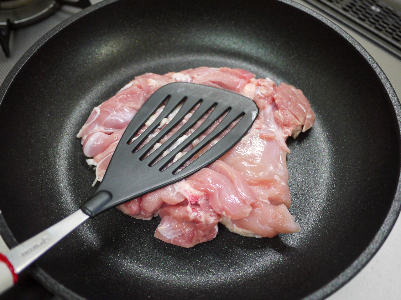 鶏肉は焼いてから切る 鶏と新玉ねぎのピリ辛炒め また当分行けないかな びっくりドンキー Sake To Ryouri Powered By ライブドアブログ