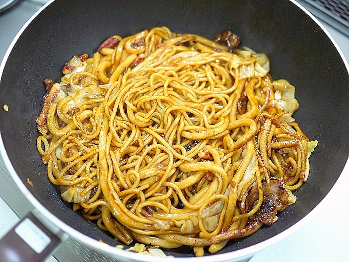 うどんで焼きそばを作る おいしいのか 実食してみたよ たべ呑あそ