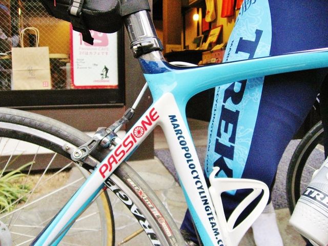 パッシオーネ京都の自転車に貼るステッカー Passione京都