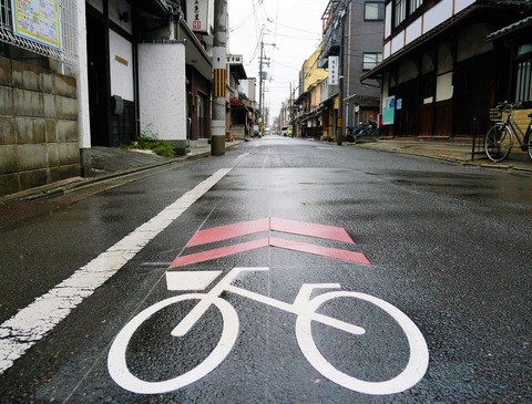 自転車通行表示