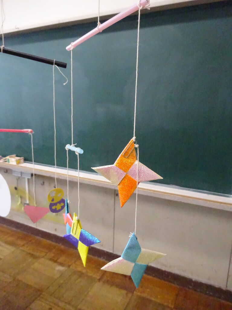 理科ポイント 424 かわいいモビールを作ろう 楽しい小学校理科授業 の500のポイント