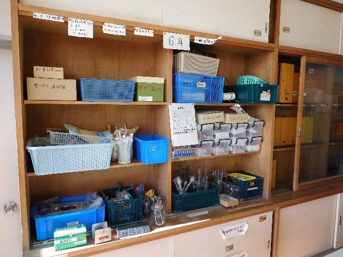理科 ポイント61 理科便利グッツ 理科準備室は学年ごとに分類しよう！ 「楽しい小学校理科授業」の500のポイント