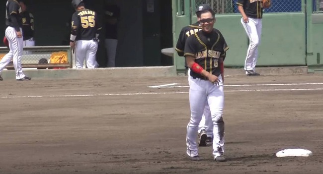 Npb News なんjまとめ 悲報 今年の西岡剛さん いくらなんでもダサすぎる