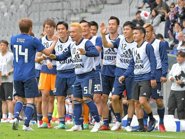 Npb News なんjまとめ 中村俊輔 W杯のとき ずっと俺になついてた長友が 急に本田の方にいったんだよね