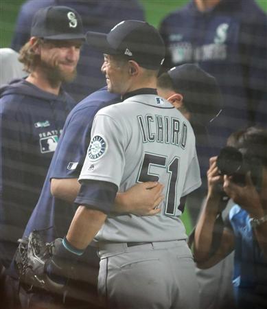 Npb News なんjまとめ 悲報 菊池雄星 イチローに抱きつき胸に顔を埋め泣きじゃくる