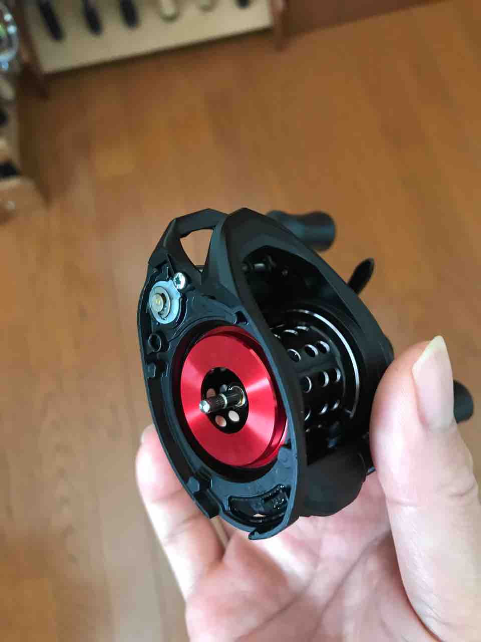 ロキサーニ Bf 8のサイドプレートには気をつけたほうがよい ハナタレバスフィッシング