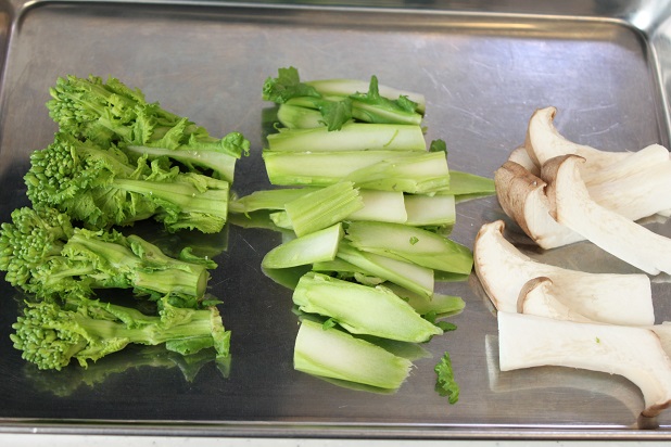 菜の花とエリンギのベーコン巻き のお弁当 高校生最後の娘弁当 かめ代のおうちでごはん Powered By ライブドアブログ