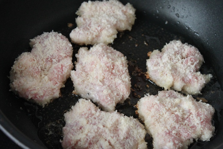 お肉少な目でも大満足 卵を使わず簡単 豚こまカツ しみソース のお弁当 かめ代のおうちでごはん Powered By ライブドアブログ お肉少な目でも大満足 卵を使わず簡単 豚こまカツ しみソース のお弁当 かめ代のおうちでごはん Powered By ライブドアブログ