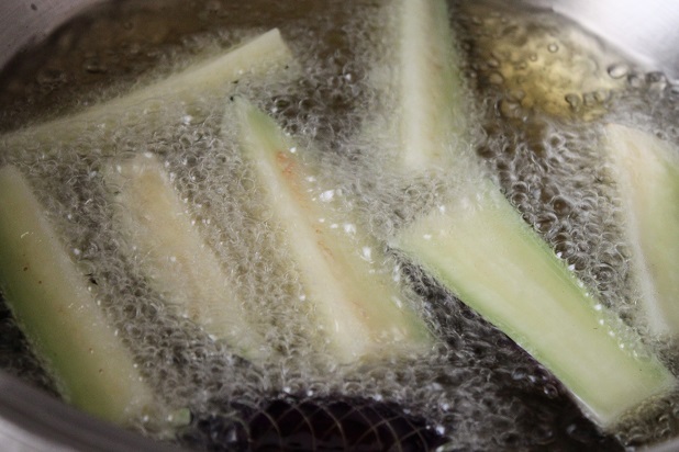 茄子のにんにく醤油漬け 母から伝わる秋レシピ かめ代のおうちでごはん Powered By ライブドアブログ