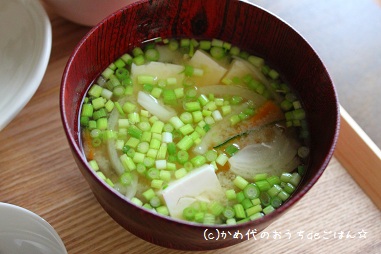 野菜と豆腐のお味噌汁
