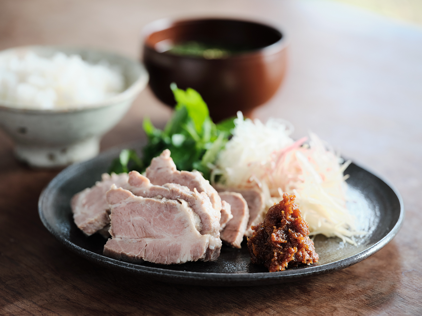 フライパンで簡単蒸し豚 豚ブロックのごちそう蒸し あば村 にんにくにくみそ かめ代のおうちでごはん Powered By ライブドアブログ