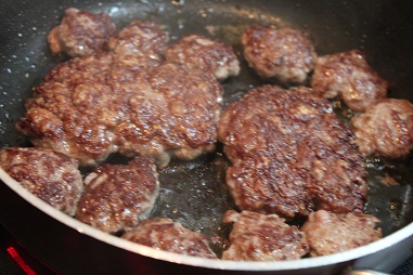 お肉焼く