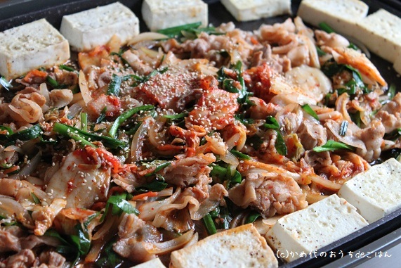 ホットプレートで 鉄板豆腐ステーキ 豚キムチのせ 夏休みのごはんに かめ代のおうちでごはん Powered By ライブドアブログ ホットプレートで 鉄板豆腐ステーキ 豚キムチのせ 夏休みのごはんに かめ代のおうちでごはん Powered By ライブドアブログ