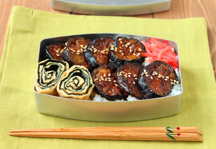 夏のお手軽のっけ弁当 茄子の照り焼き丼 マヨ風味のくるくる海苔巻き卵 2品弁当 かめ代のおうちでごはん Powered By ライブドアブログ