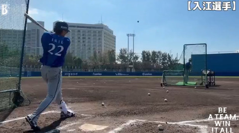 宜野湾に快音!キャンプ恒例「投手の打撃練習」で衝撃の場外弾 DeNA公式SNSが動画公開