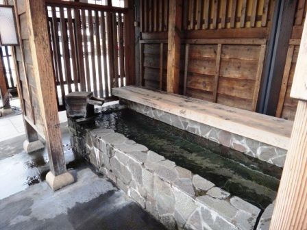 新潟県 越後湯沢温泉街 足湯 風露愚 温泉宿と日帰り温泉施設 共同湯巡り 新潟県 越後湯沢温泉街 足湯 風露愚 温泉宿と日帰り温泉施設 共同湯巡り
