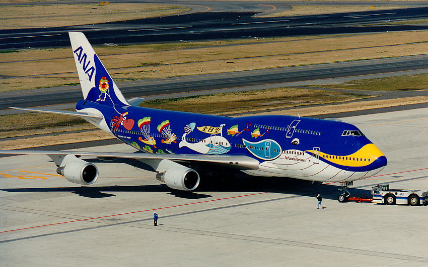 チコちゃんに叱られる 飛行機が白いわけ はい こちら加茂ちゃんで す チコちゃんに叱られる 飛行機が白いわけ はい こちら加茂ちゃんで す
