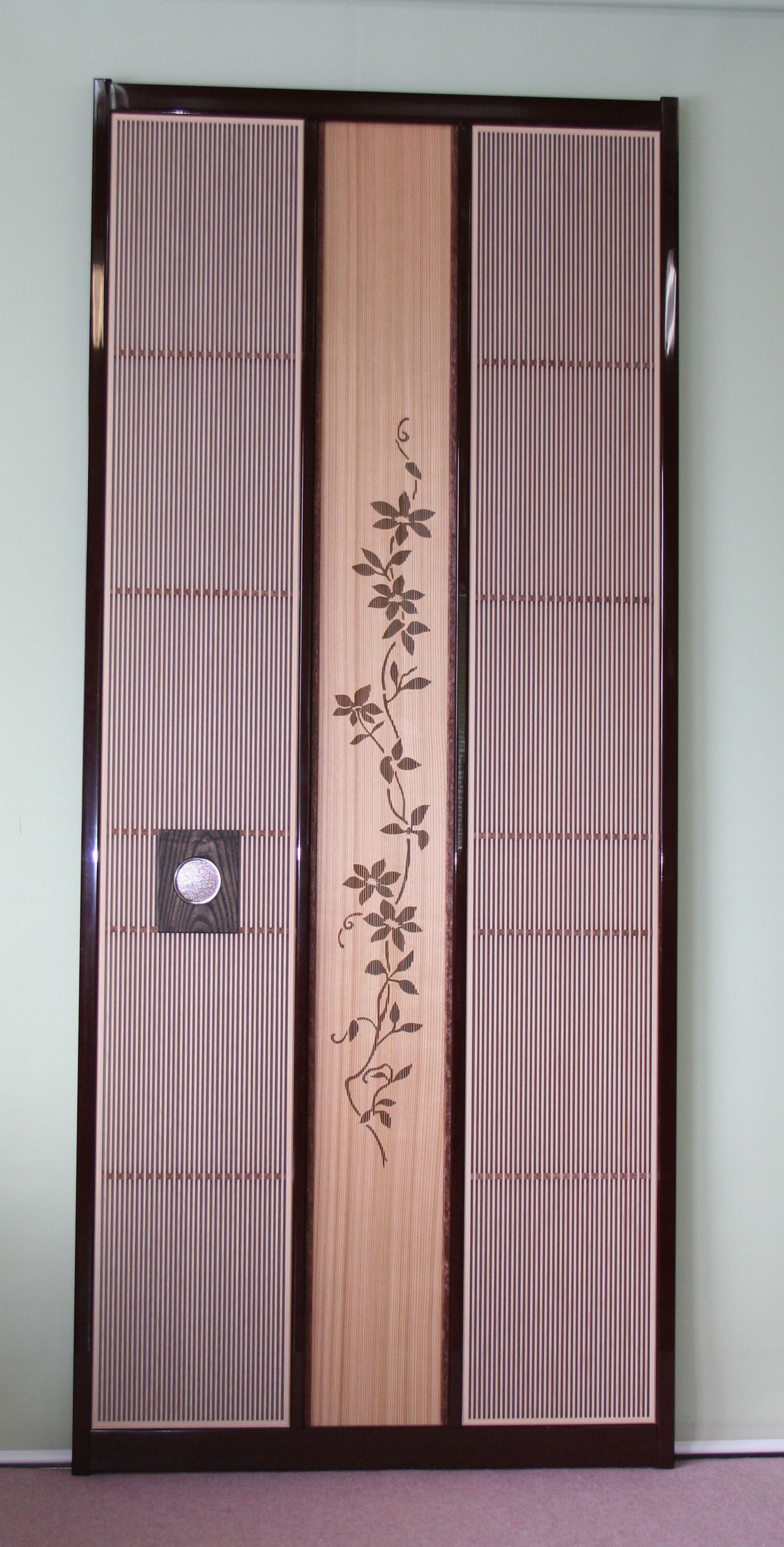 R-048354 アンティーク建具 腰板ケヤキ材 漆塗り 和の風情たっぷりの両面格子入り障子戸2枚セット(引き戸、建具)(R-048354) 
