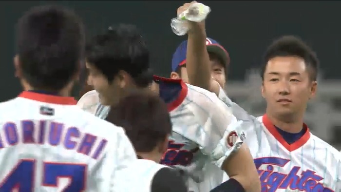 さいてょ無表情で大谷に水をかけるｗｗｗｗｗｗｗ 非常識 なんj