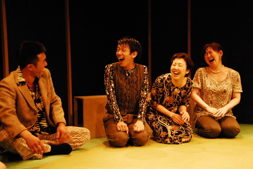 明るい家族(4人)