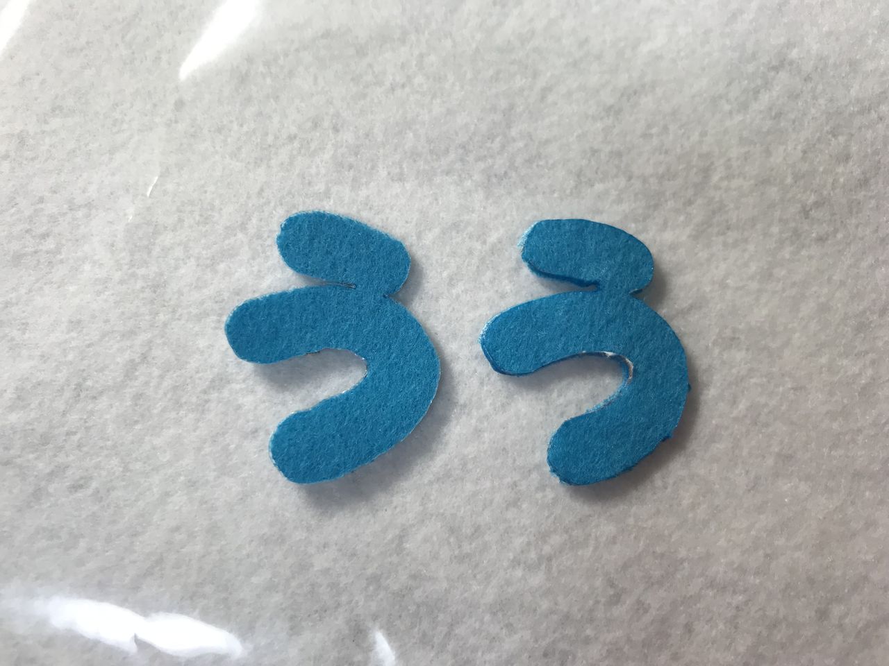 マークカッターで フェルトの文字を切る フェルトママ