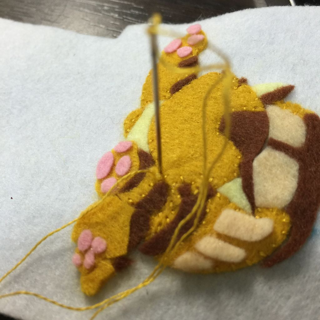極小パーツを縫い付けるコツ フェルトママ 極小パーツを縫い付けるコツ フェルトママ