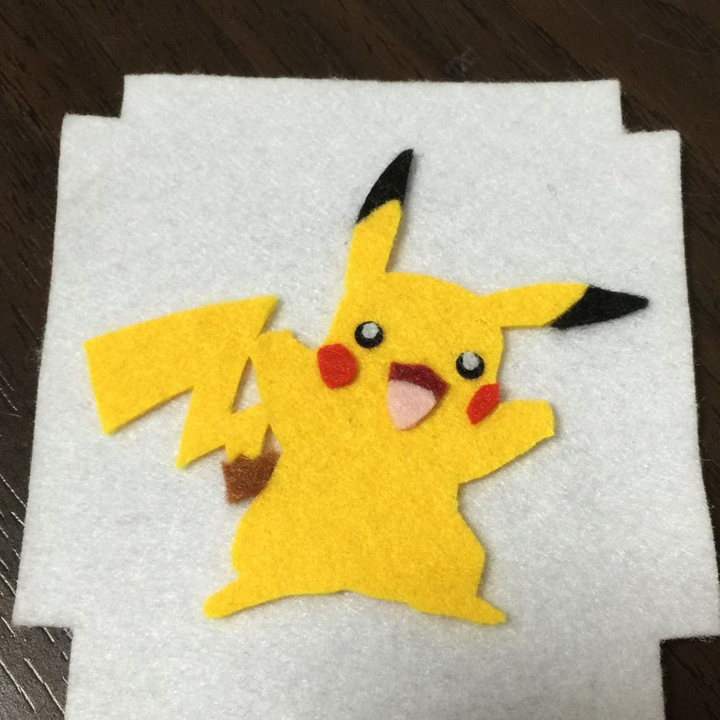 ピカチュウのフェルトを 切り終えました フェルトママ