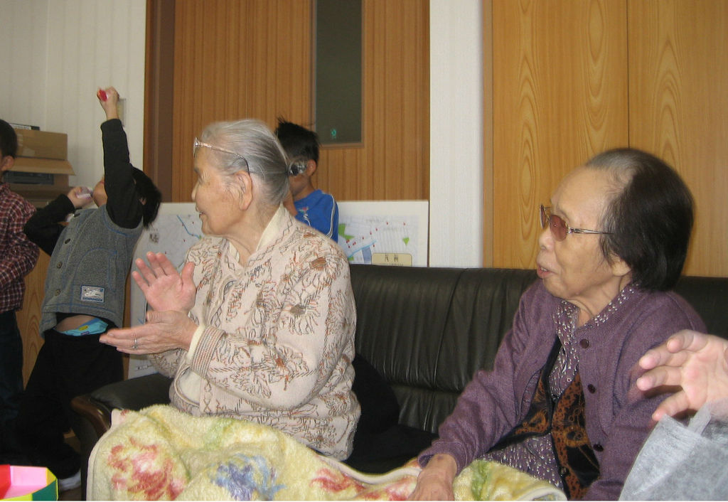 柿生小学校にお手玉をお届けしました かないばら苑な日々