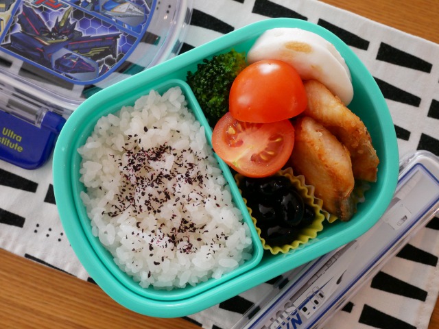 ぶりの塩焼きのお弁当 Kana Kitchen ぶりの塩焼きのお弁当 Kana Kitchen