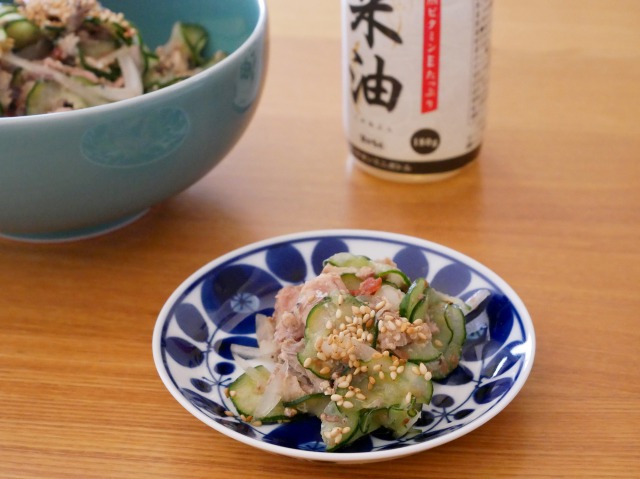 米油 で鯖ときゅうりの梅ドレッシングサラダ Kana Kitchen