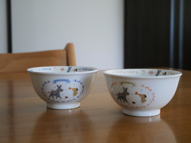 【未使用】東屋　茶碗大3枚、小2枚　あづまや　印判　カガミ　天草陶磁器 東屋/花茶碗 土灰 大 -小ぶりで持ちやすく、見た目以上に容量も