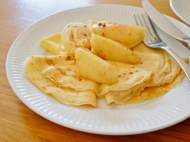 福島県産あかつき もも のバターソテーをクレープとともに Kana Kitchen