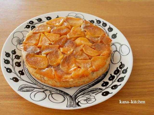 柿とクルミのアップサイドダウンケーキ Kana Kitchen
