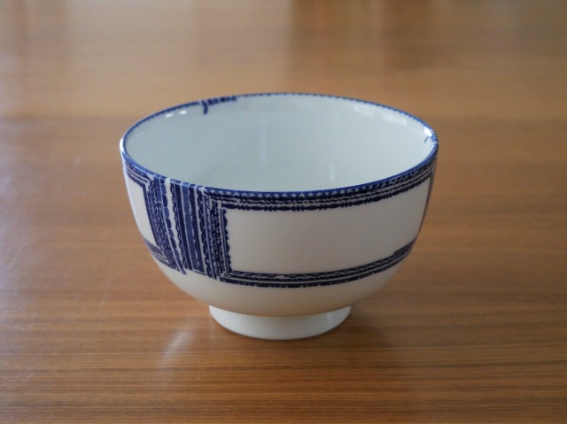 【未使用】東屋　茶碗大3枚、小2枚　あづまや　印判　カガミ　天草陶磁器 東屋/花茶碗 土灰 大 -小ぶりで持ちやすく、見た目以上に容量も