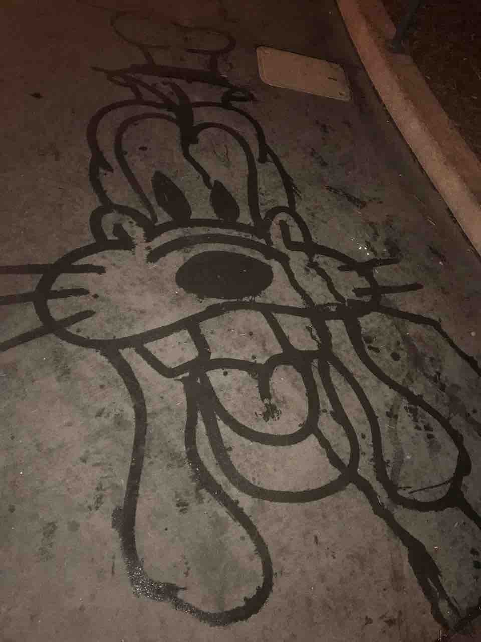 ディズニーワールド 地面に絵を描く人 26歳駐妻のフロリダ生活 ディズニーワールド 地面に絵を描く人 26歳駐妻のフロリダ生活