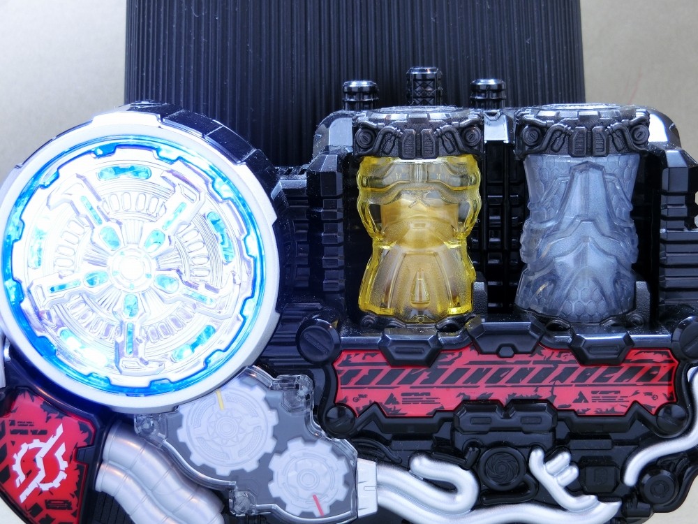 バンダイ DXゴールドラビットフルボトル&シルバードラゴン