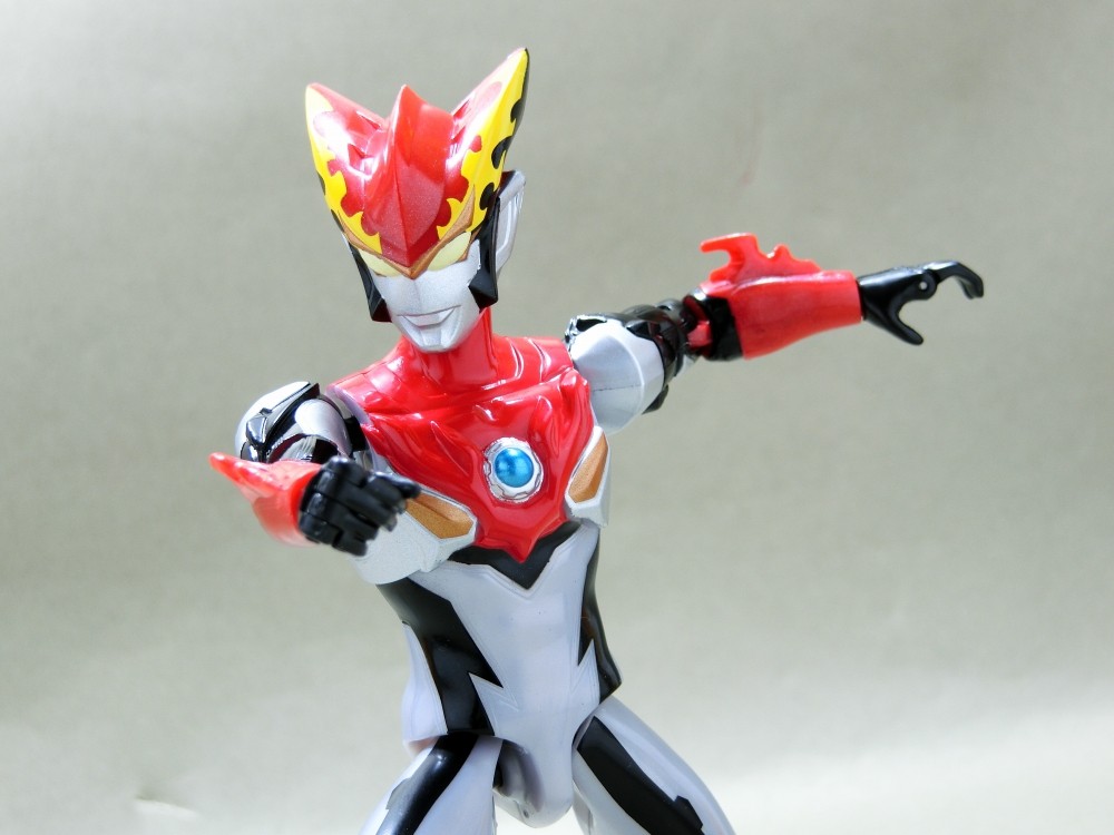 〈新品〉ウルトラアクションフィギュア ウルトラマンロッソ フレイム&ブル アクア バンダイ ウルトラアクションフィギュア ウルトラマンロッソ