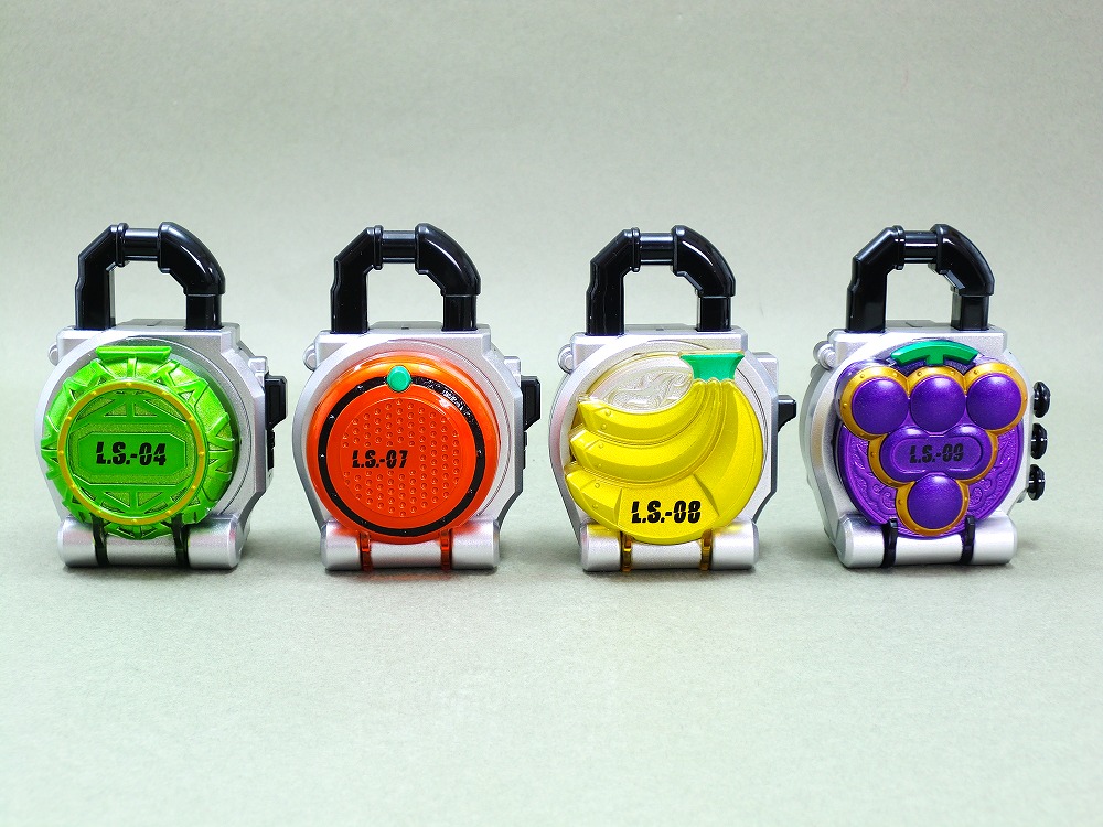 バンダイ DXブドウロックシード 仮面ライダー龍玄セット バンダイ DXブドウロックシード 仮面ライダー龍玄セット